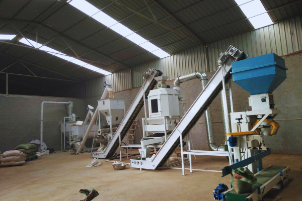 High-capacity feed mill